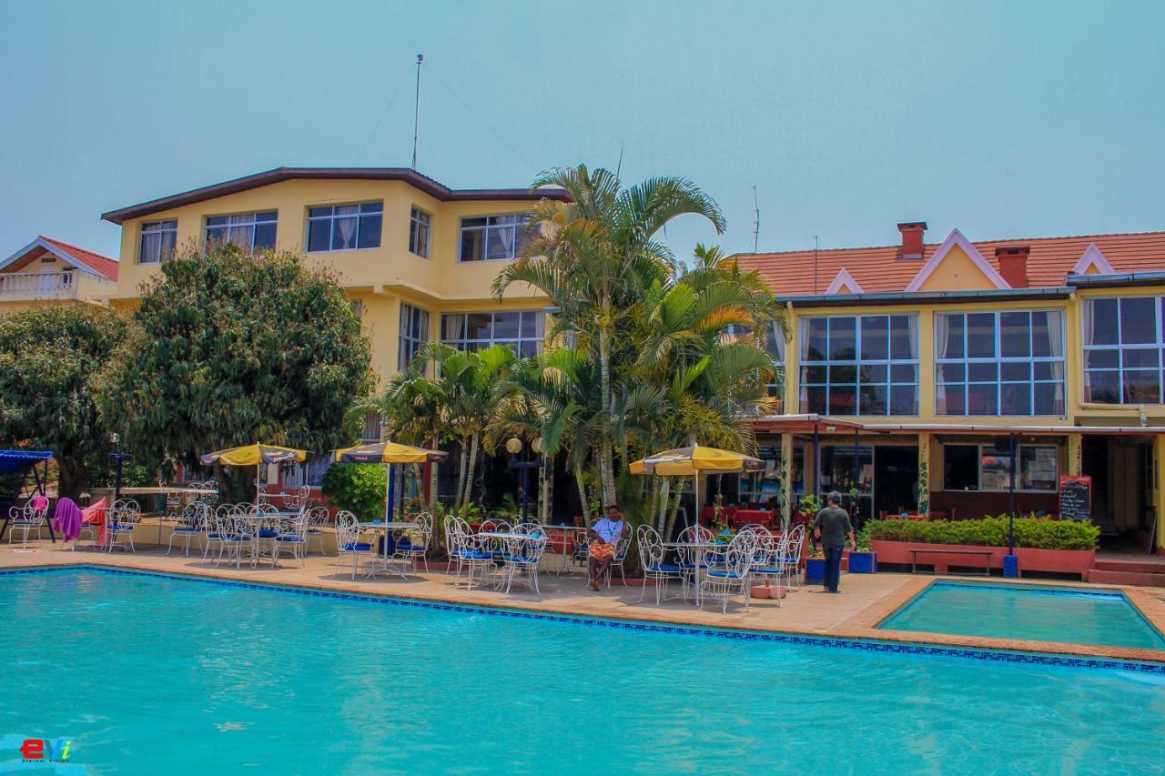 Hotel - Appartement Meuble " Les Flots Bleu " Antananarivo Bagian luar foto